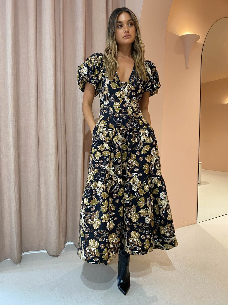 Shona Joy Palermo Plunged Short Sleeve Midi Dress in Black/Multi – Coco &  Lola