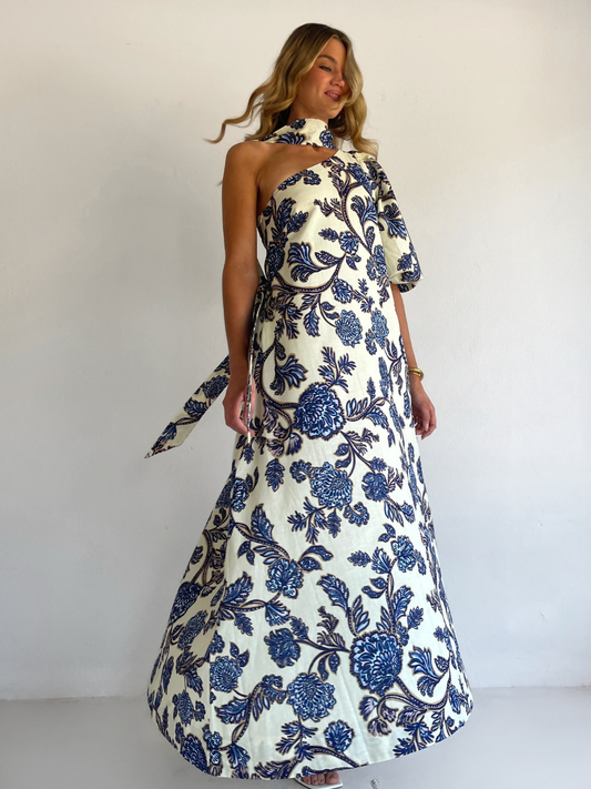 coco and lola blue dress Coco & Lola welcomes the Aston Studio Audrey Gown in Celeste Foam. Adorned with a vibrant blue floral and featuring a voluminous skirt, this piece is the perfect choice for festive outfitting. #
